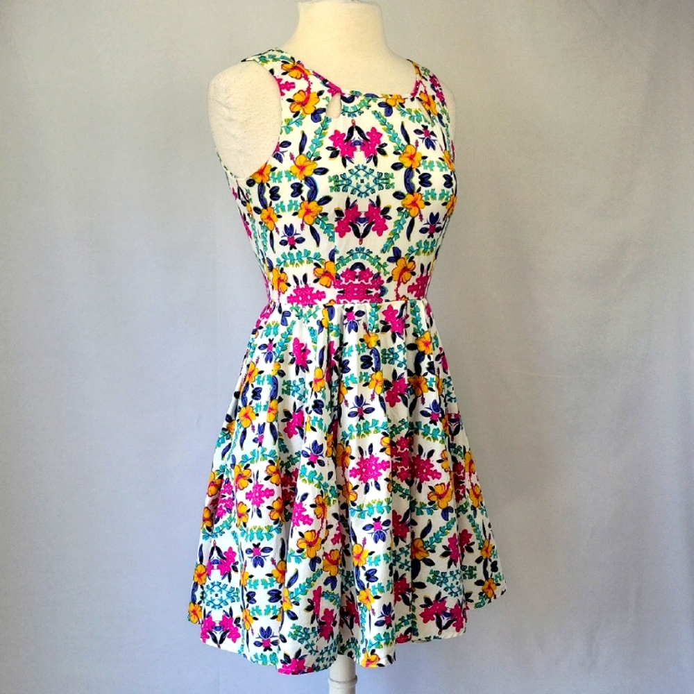 J.Taylor Floral Print A-Line Dress w/ Cutout Back Size 4